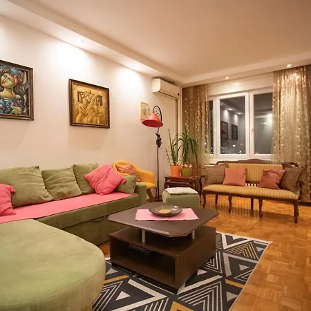 Echo Arena Apartman *