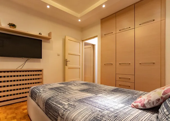 Echo Arena Apartman *